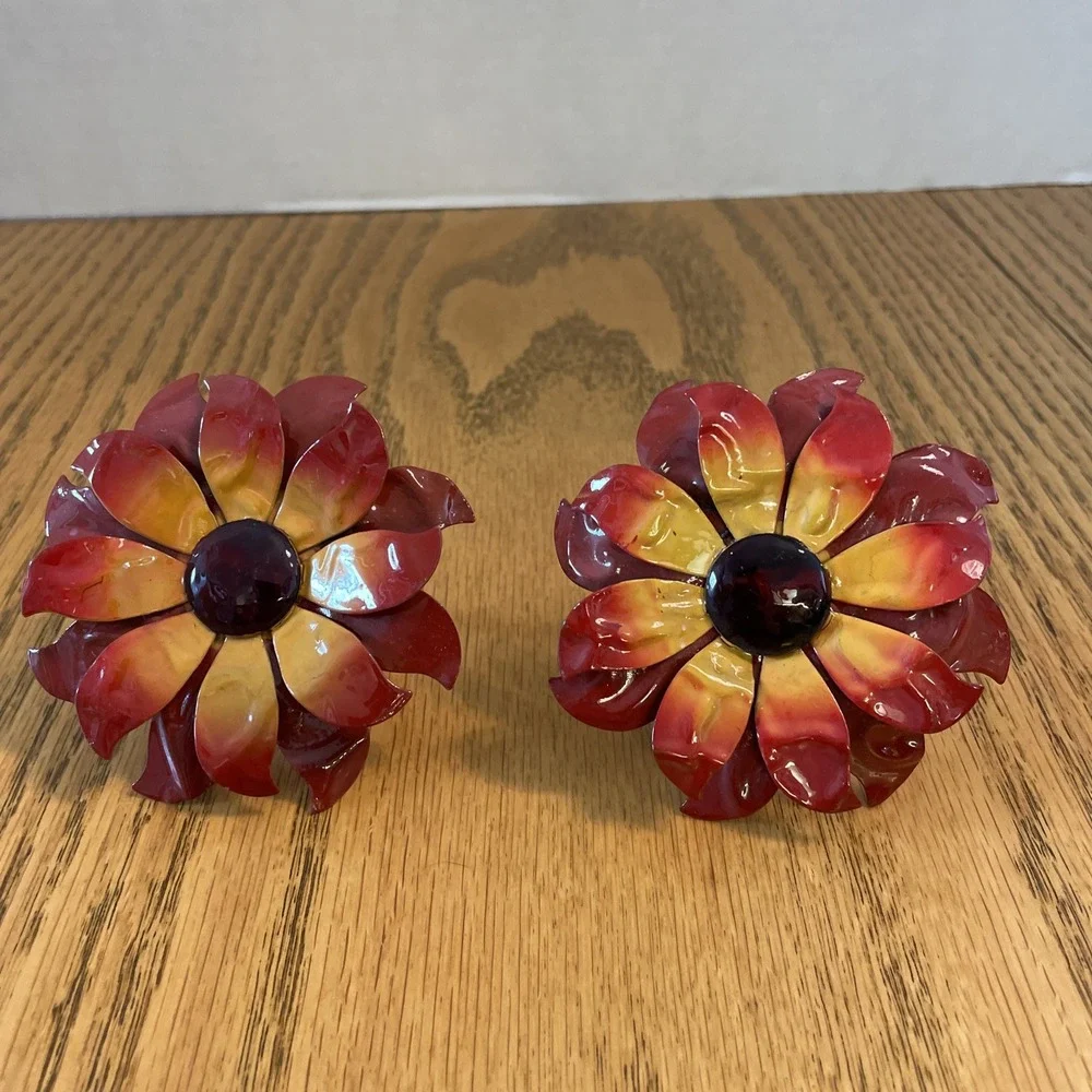 Vintage metal flower power napkin rings holders orange & red ombre 1970's set 2